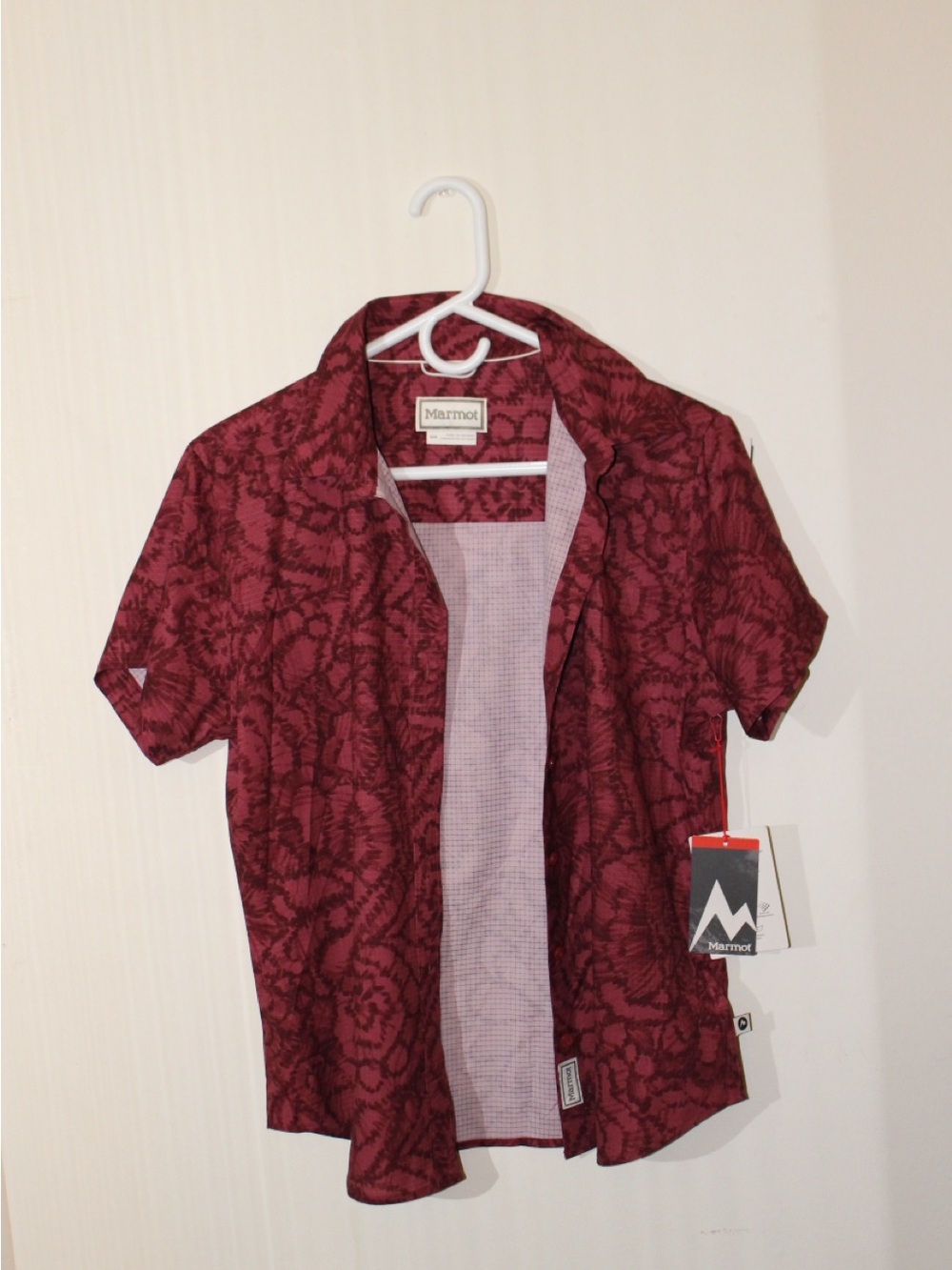Marmot Women’s Short Sleeve Shirt in Burgundy Leaf Print